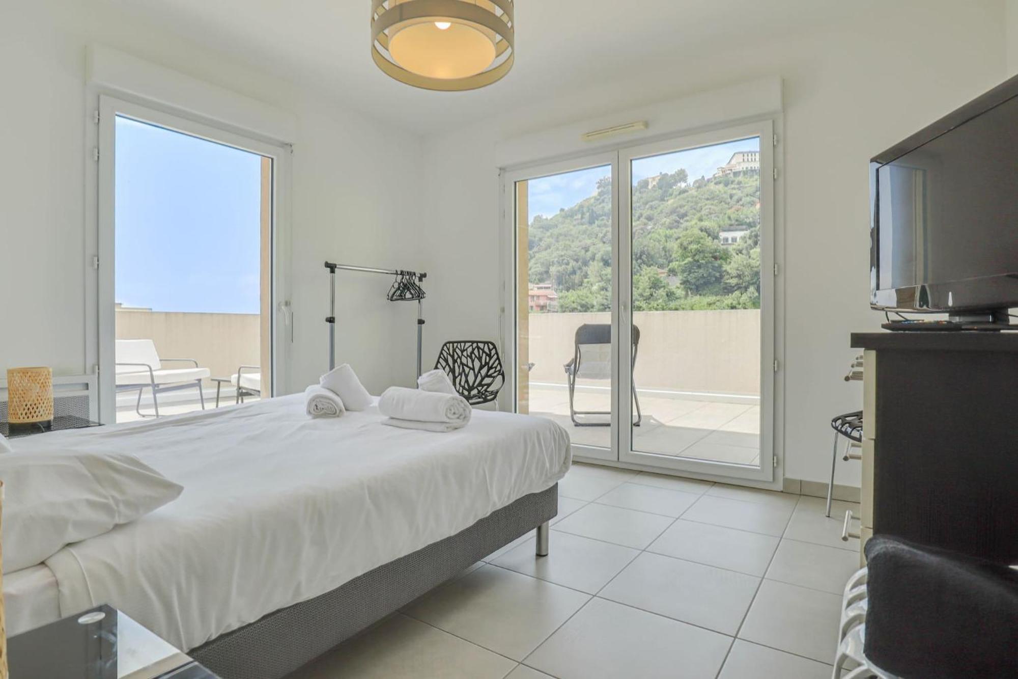 Spacieux Rooftop Parking, Terrasse Ensoleillee Μεντόν Εξωτερικό φωτογραφία